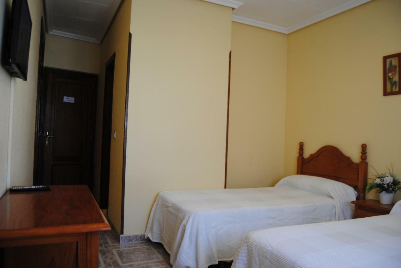 Hostal Avila Ocana  Exterior photo