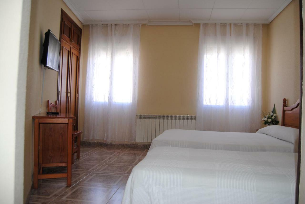 Hostal Avila Ocana  Exterior photo