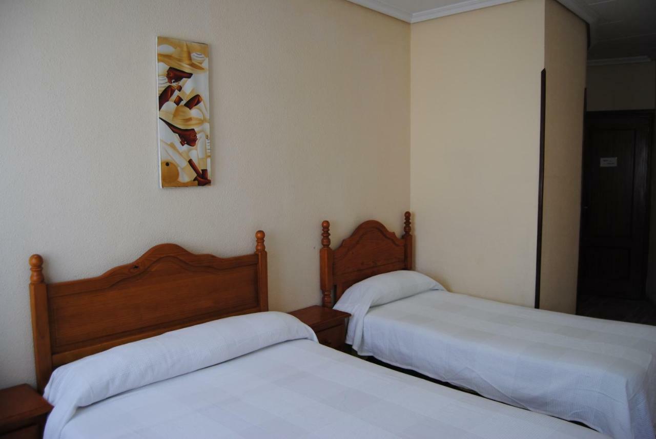 Hostal Avila Ocana  Exterior photo